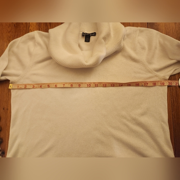 Cable & Gauge White Cowl Neck Sweater With Cheetah Print Buttons Size L EUC - Picture 9 of 16